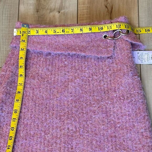 NWT Wild Fable Boucle Mini Skirt Fuzzy Pink Size Small - Picture 4 of 12